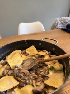 gevulde pompoenravioli met romige shitake